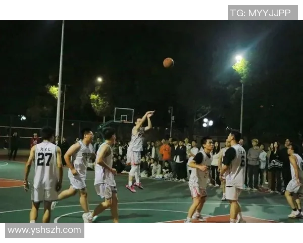 篮球明星意外拍掉小孩篮球引发热议网友纷纷围观现场趣事不断